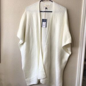 Universal thread, one size fits most. cream, colored shrug/poncho/sweater NWT